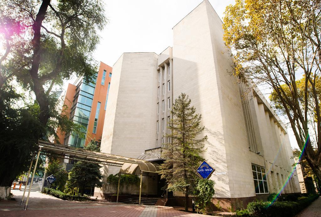 Dacia Hotel Chisinau Exterior photo